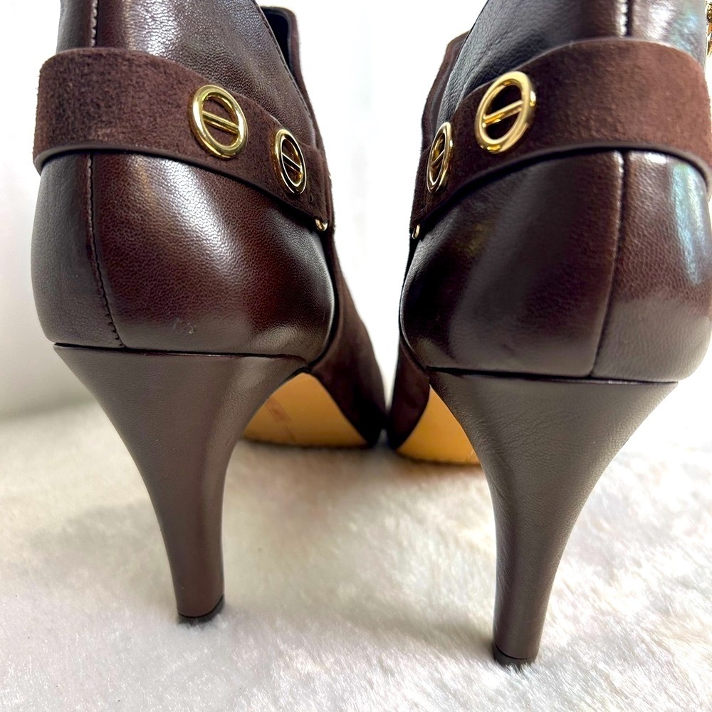 Vince Camuto venten Brown Ankle Booties - Picture 6 of 10